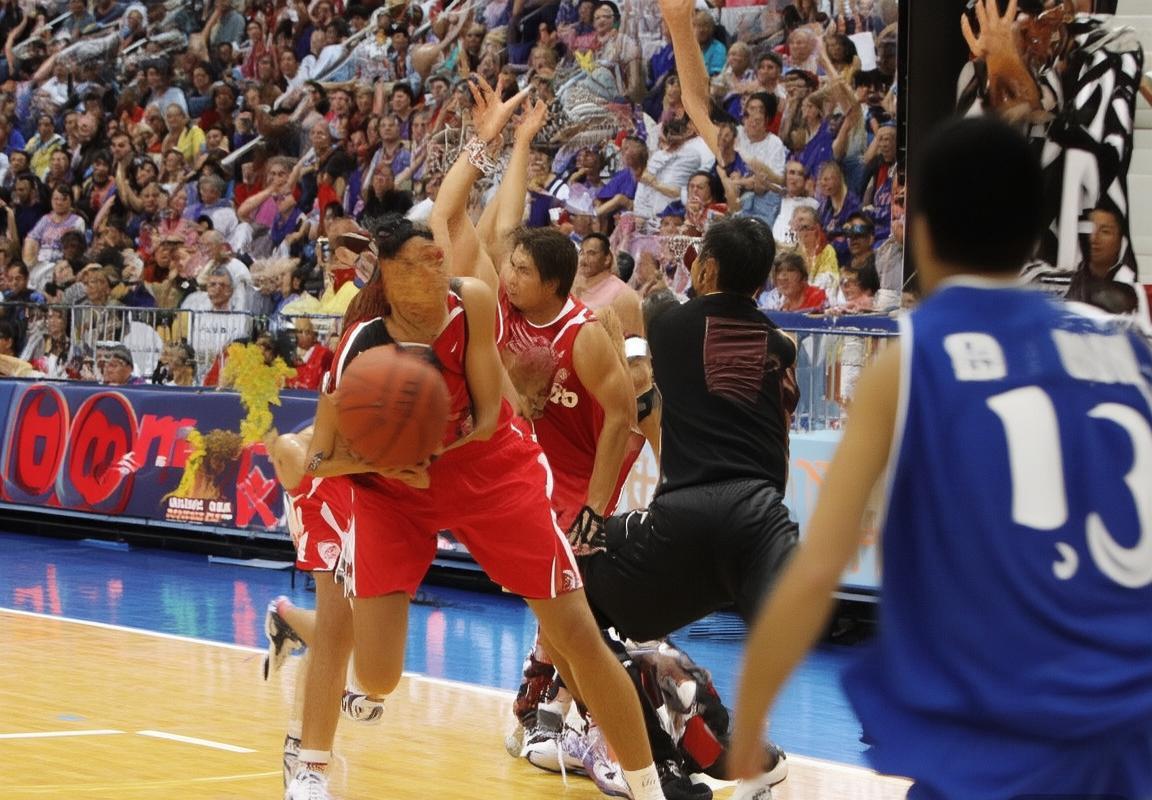 亚历山大独木难支勇士重返前八，鹈鹕连胜搅动西部排名雷霆榜首告急